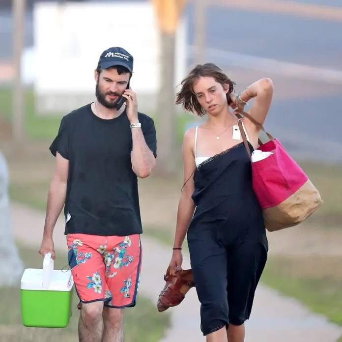Maya Hawke-Dating