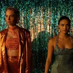 Maya Hawke und Camila Mendes