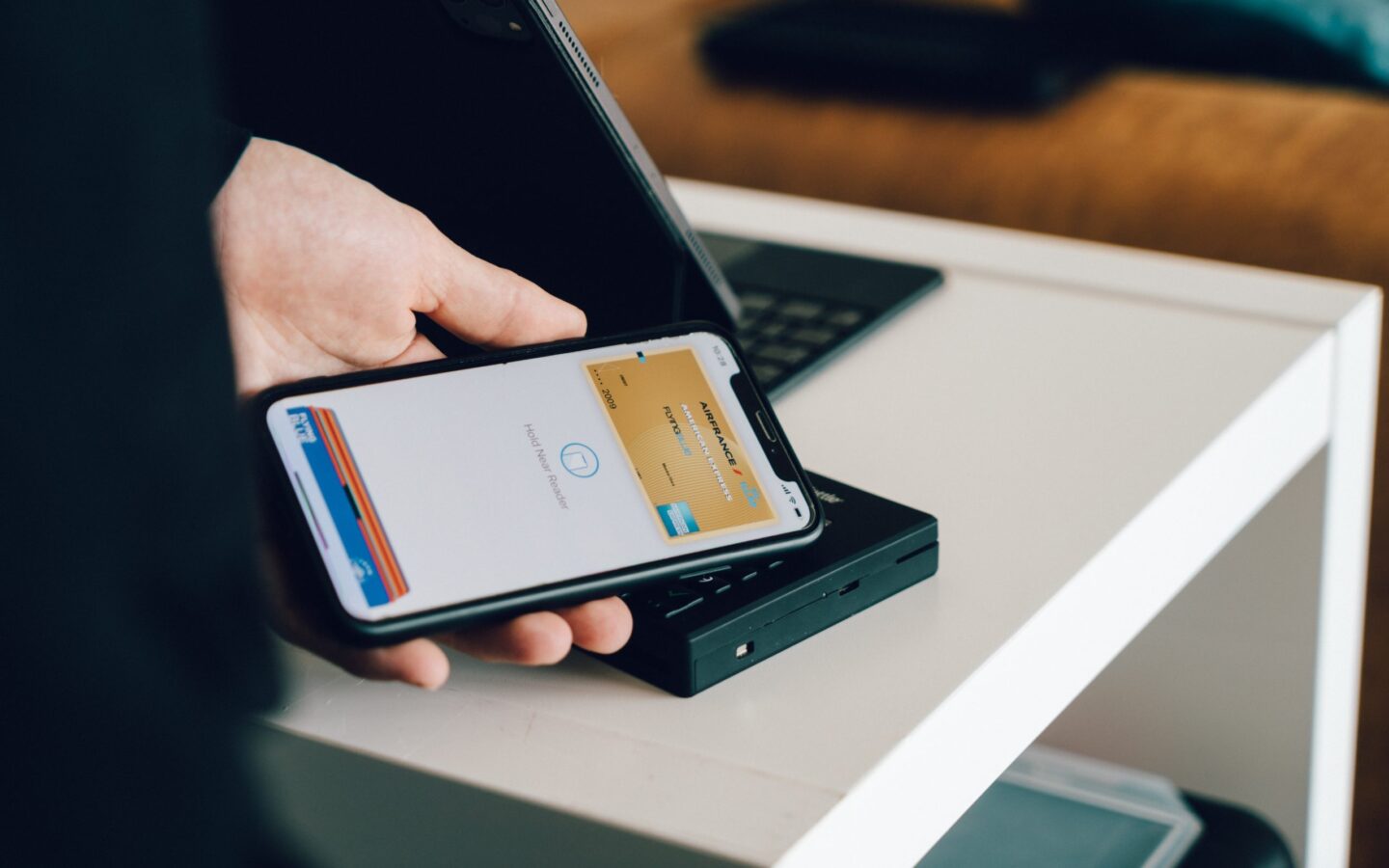 Mit dem Smartphone an der Kasse Mobiles Bezahlen setzt sich vermehrt durch-2