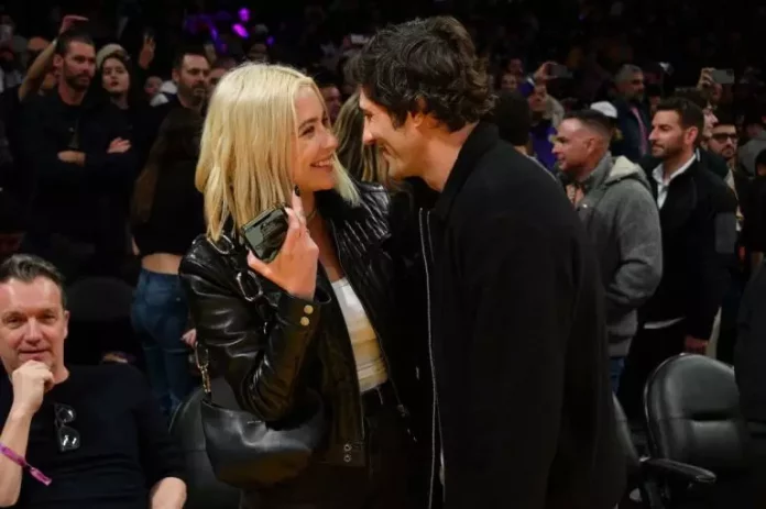 ashley-benson-und-brandon-davis-bei-einem-spiel-zwischen-la-lakers-und-miami-heat-in-los-angele
