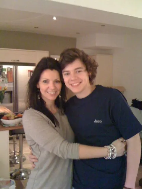 Harry Styles‘ mum pays heartbreaking tribute