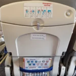 Barfuß durch das Flugzeug laufen