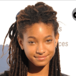 Die umstrittene amerikanische Sängerin Willow Smith teilt nach der Oscar-Ohrfeige von Vater Will Smith eine kryptische Botschaft