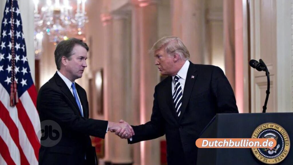Der damalige Präsident Donald Trump schüttelt die Hand von Richter Brett Kavanaugh, den Trump in den Obersten Gerichtshof berufen hat. Getty Images