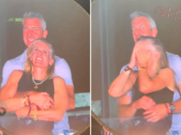 Ein Paar auf der großen Leinwand beim Coldplay-Konzert in Boston. Foto TikTok