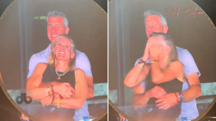 Ein Paar auf der großen Leinwand beim Coldplay-Konzert in Boston. Foto TikTok