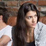 Er-faellt-mir-ins-Wort-oder-unterbricht-mich