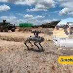 Gewehr tragende Roboterhunde