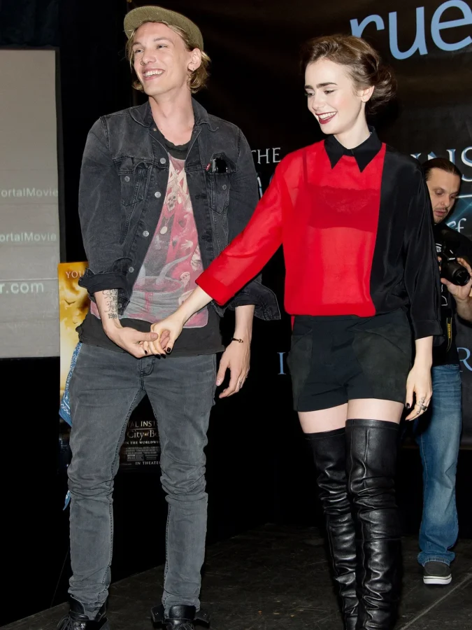 Mit wem ist Jamie Campbell Bower zusammen