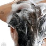 Maedchen-waescht-Haare