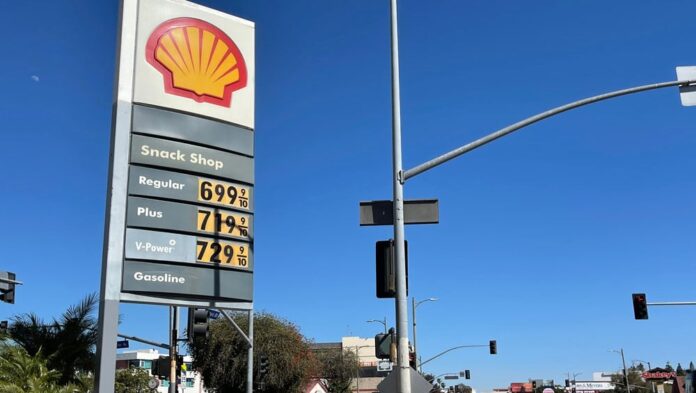 Stock-GasPrices-Shell-shutt