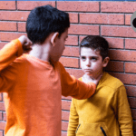 Strategien für die Erziehung mitfühlender Kinder in einer Welt, die Freundlichkeit schätzt. Erfahren Sie, wie Sie Empathie vorleben, Dankbarkeit fördern und eine Kultur des Verständnisses kultivieren können. Entdecken Sie die