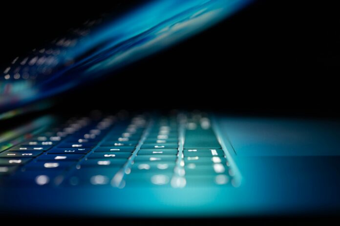 Wenn jede Sekunde zählt Wie vernetzte Alarmtechnik Leben retten kann und Organisationen absichert Wenn jede Sekunde zählt Wie vernetzte Alarmtechnik Leben retten kann und Organisationen absichert